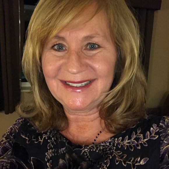 Meet your Posher, Christine - Picture 1 of 8